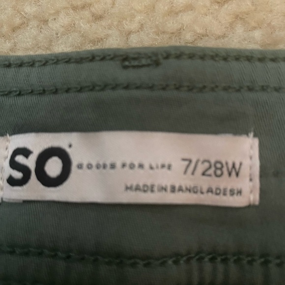 Cute cargo style mini skirt - Picture 2 of 4